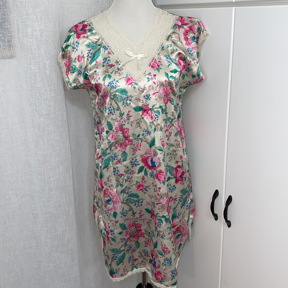 Dreamwear lingerie vintage floral robe lace trim